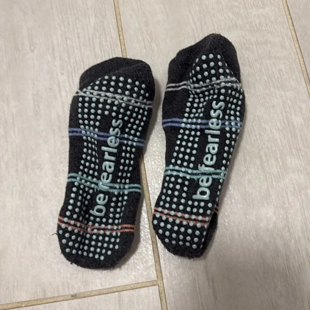 Sticky be grey and multicolor socks